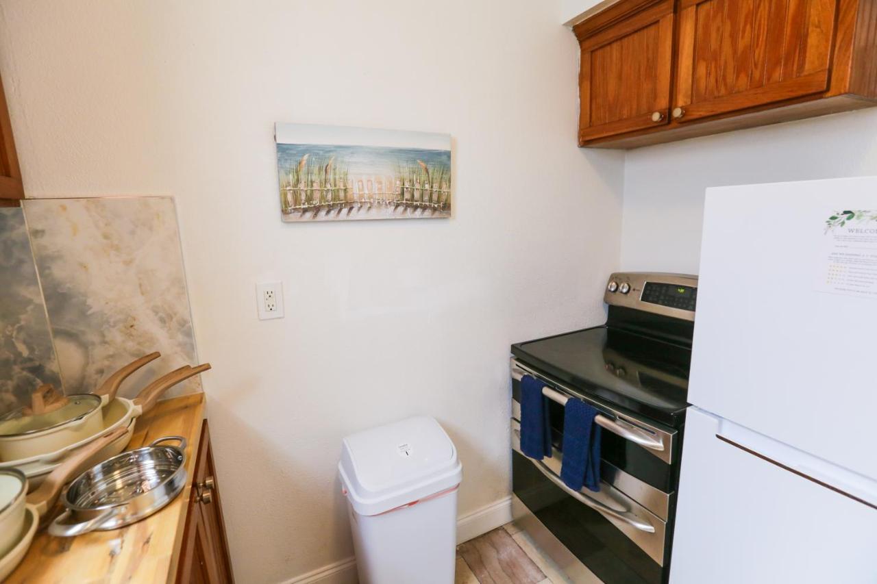 New Listing! Centrally Located Efficiency One Mile To The Beach! Jacksonville Beach Exterior foto
